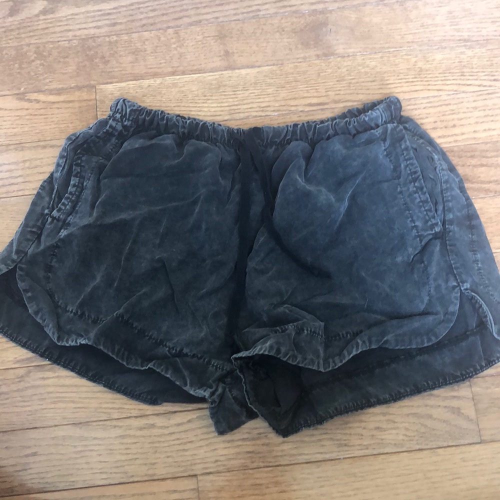 Destressed grey Brandy Melville shorts !!